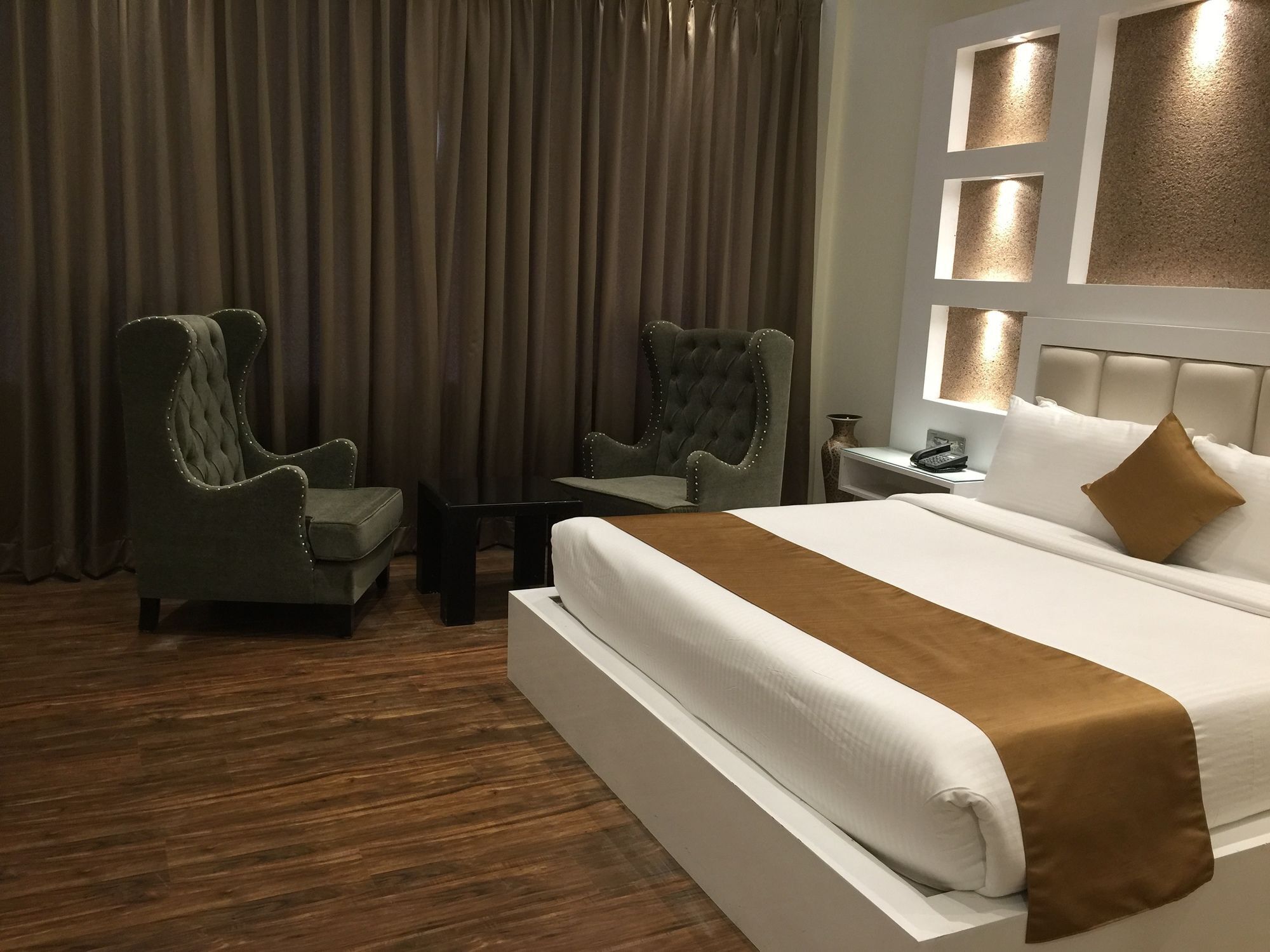 Heritage Luxury Srīnagar Buitenkant foto